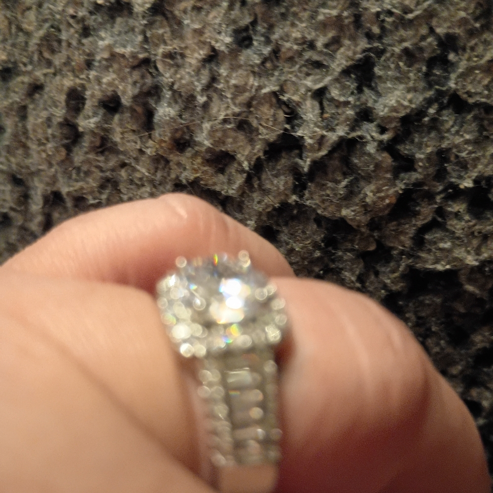 Elegant Silver Women's Ring - Picture 4 of 6